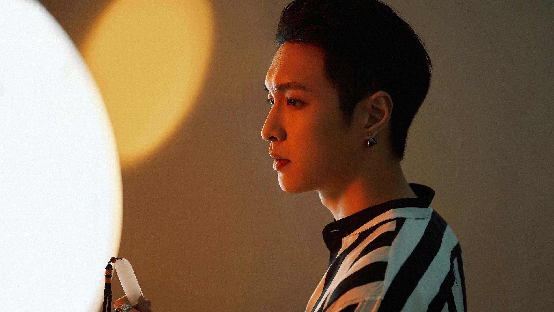 在总决赛关键时刻,库里连续命中三个远距离三分,最关键时刻的“天外飞仙”!